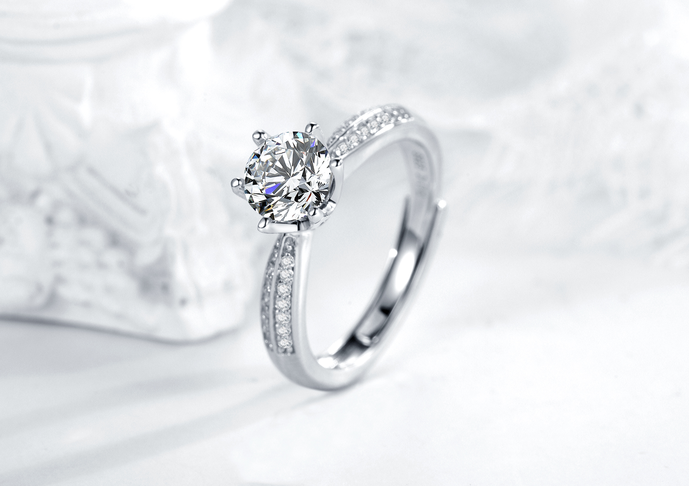 Design de luxo Moissanite 925 joias de prata esterlina anéis de casamento femininos tamanhos diferentes atacado