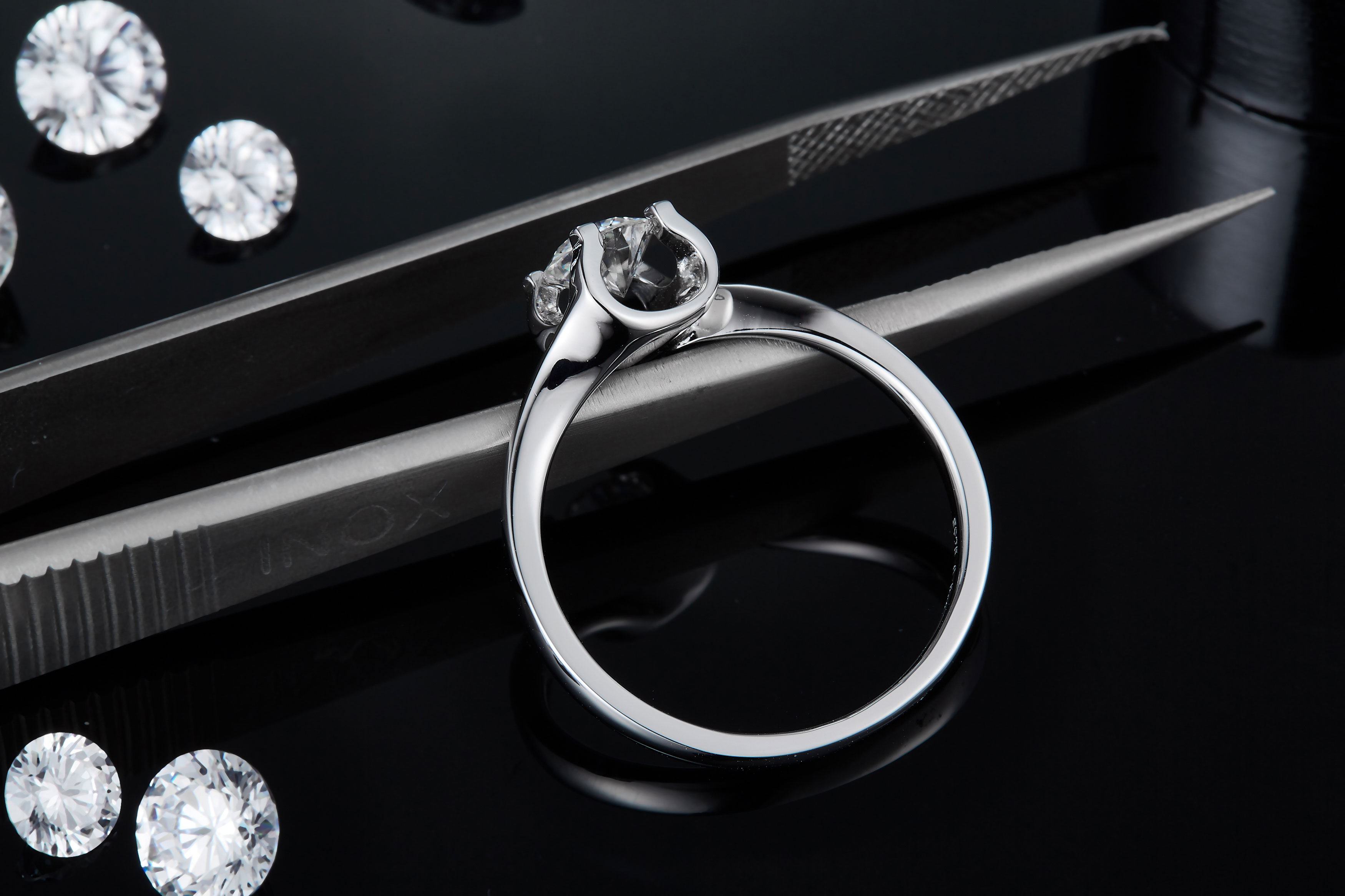 Anel de casamento comemorativo de seis garras Moissanite simples e elegante