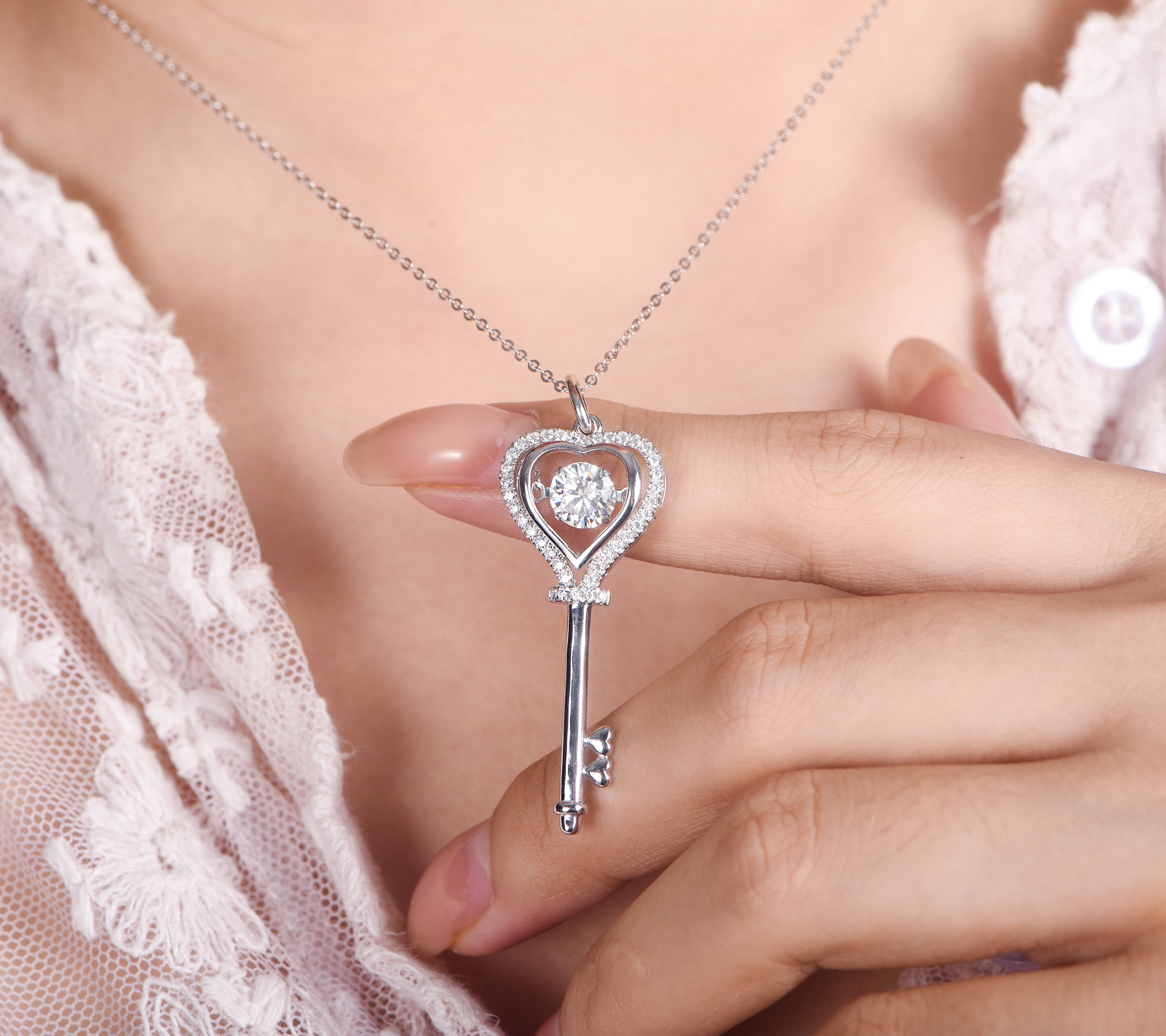 Colar Magic Key 925 prata esterlina chapeado 14K platina Moissanite